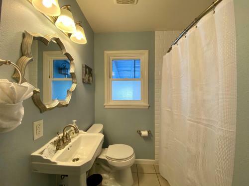 Fun & Funky, Family-friendly Home Near Old Town!