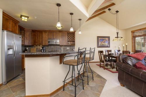 Apartamento Cozens Pointe D301 Condo