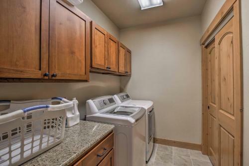 Fabulous Fraser Home With Hot Tub Walk To Wp Shuttle