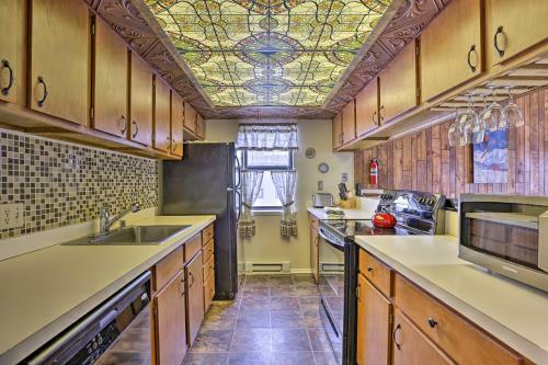 Apartamento Fraser Condo With Balcony, Walk To Ski Shuttle!