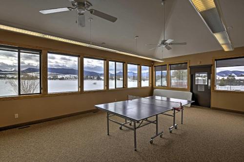 Apartamento Fraser Condo With Balcony, Walk To Ski Shuttle!