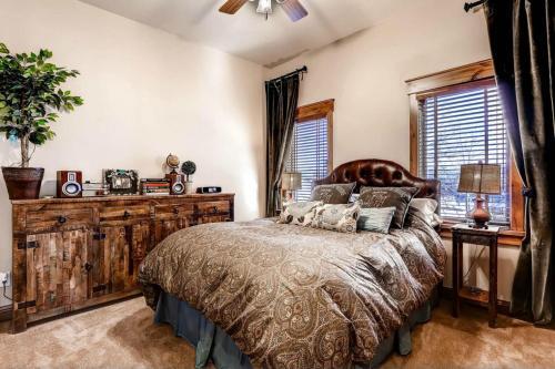 Outstanding Frisco Cabin With Rooftop Deck!