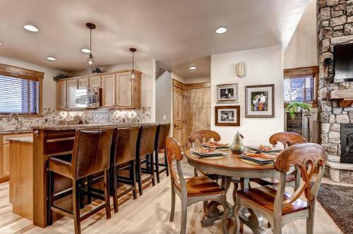 Outstanding Frisco Cabin With Rooftop Deck!