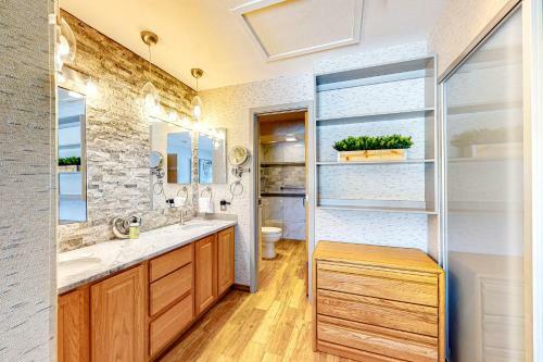 Lakeview Retreat