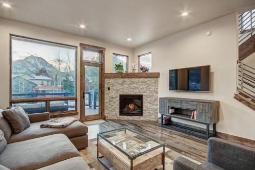 5th Ave #2 3br 3ba Townhouse