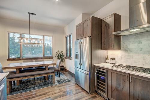 5th Ave #2 3br 3ba Townhouse