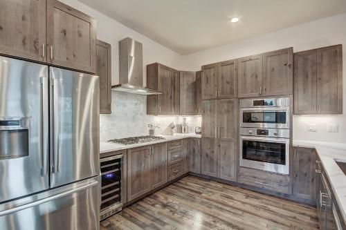 5th Ave #2 3br 3ba Townhouse