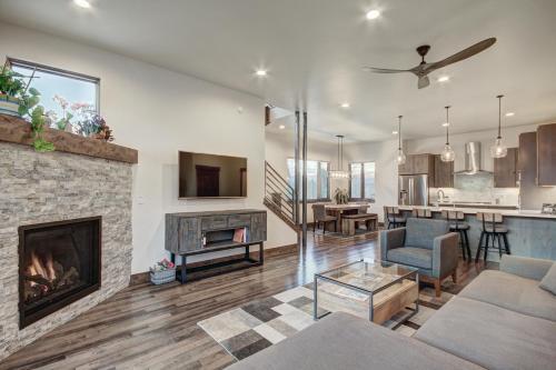 5th Ave #2 3br 3ba Townhouse