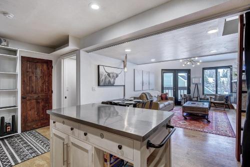 Stunning New Copper Condo Next To Ski Lifts