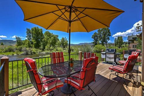 Luxury Cabin On Fraser River Fish, Ski, And Enjoy!