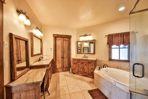 Saddle Ridge Lodge
