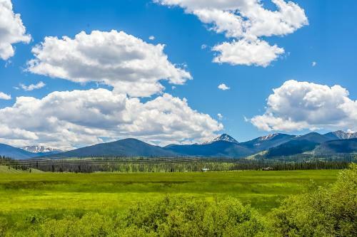 Grand Lake Grandeur