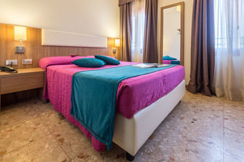 Hotel Zecchini(.)