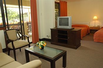 Hotel The Suites At Mount Malarayat
