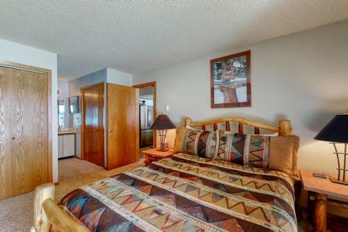 Lakefront Living