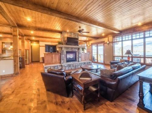 Shadow Mountain Villa