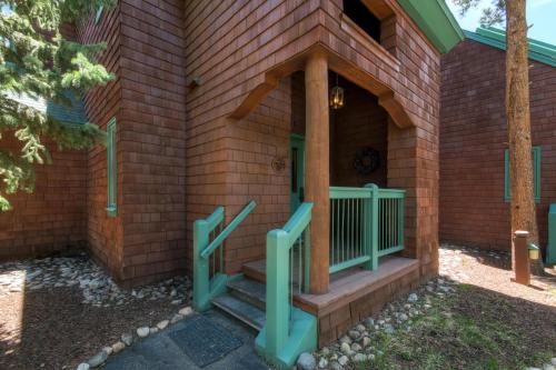 Gorgeous Keystone Abode With Hot Tub And Grilling Area