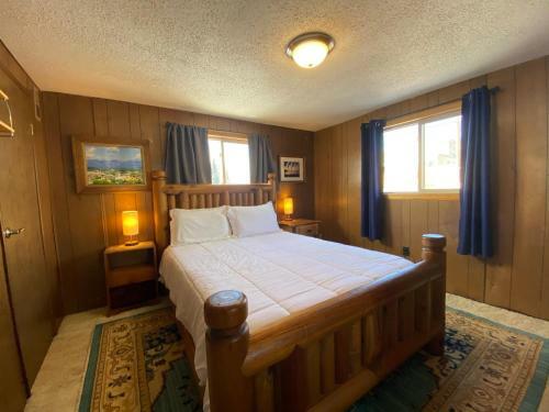 Best Views In Town + Pool Table & Fireplace +dogs!