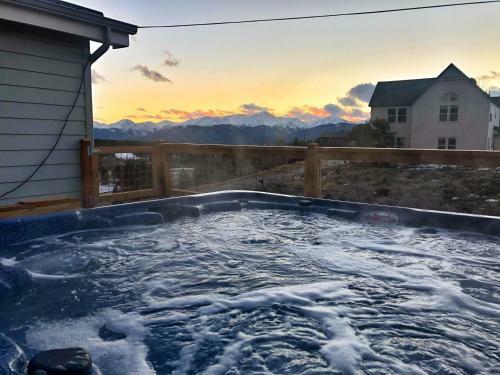 Best Views In Town + Pool Table & Fireplace +dogs!