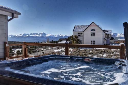 Best Views In Town + Pool Table & Fireplace +dogs!