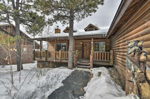 Rustic Home With Deck, Near Fishing And Downtown!