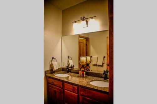 Luxury Riverfront Townhome (2 Bed)