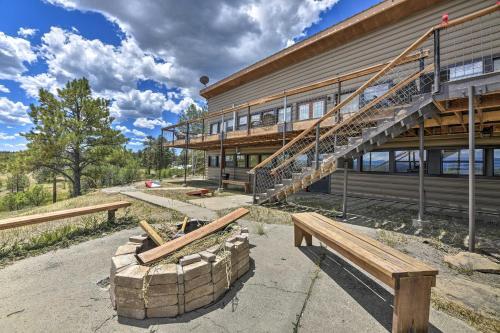 Private Home With Expansive Deck And Mtn Views!