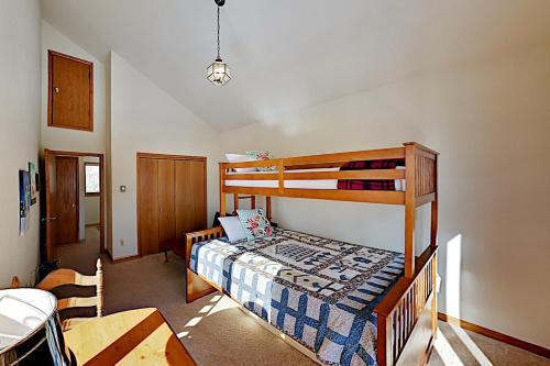 Mountain-view Retreat With Private Hot Tub Duplex