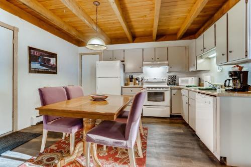Apartamento E206 Treehouse Condo