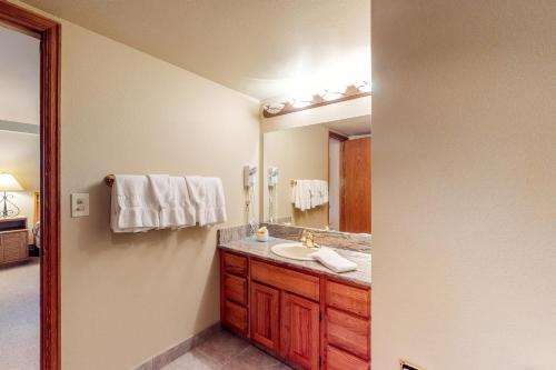 Torian Plum Plaza 401