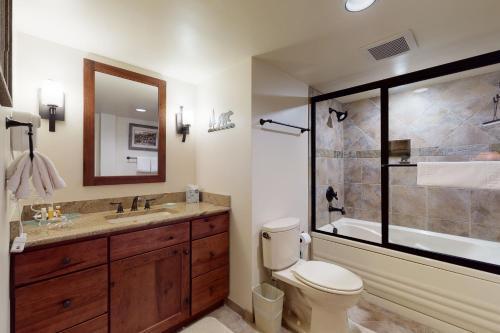 Torian Plum Plaza 401