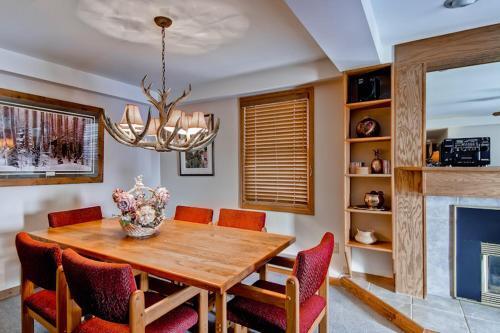 Torian Plum Plaza 401