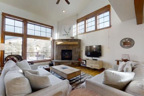Eagle Ridge Lodge III
