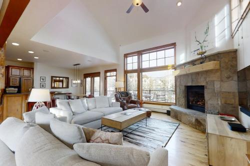 Eagle Ridge Lodge III