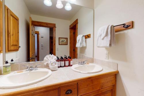 Eagle Ridge Lodge III