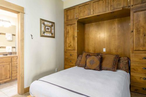 Eagle Ridge Lodge III
