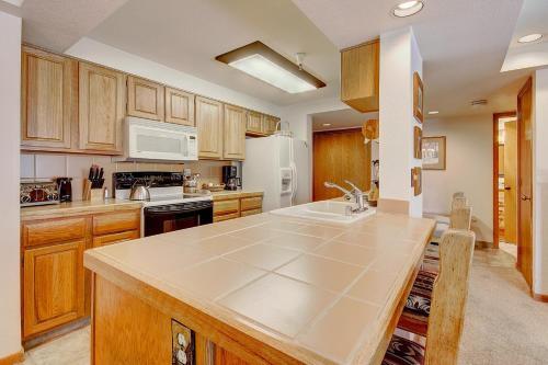 Torian Plum Plaza 507