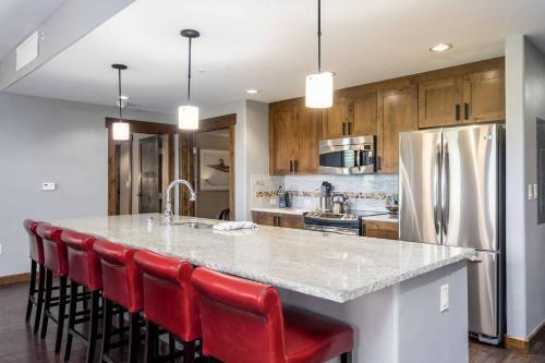Trailhead Lodge 2118