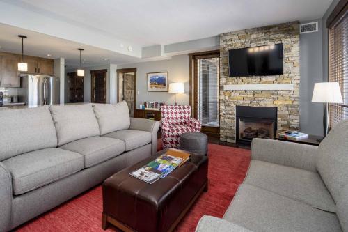 Trailhead Lodge 2118