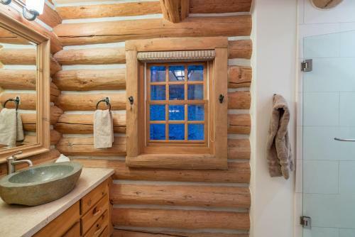 Yellow Brick Cabin By Exceptional Stays