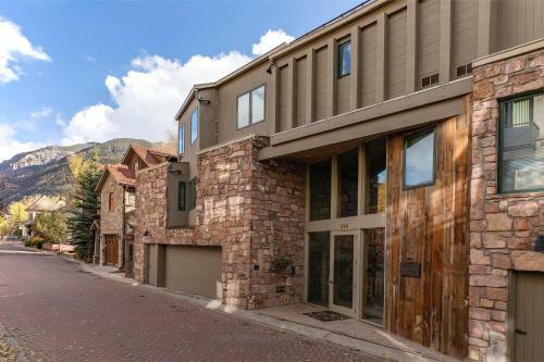 River's Edge Retreat By Exceptional Stays