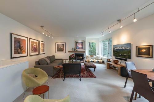 River's Edge Retreat By Exceptional Stays