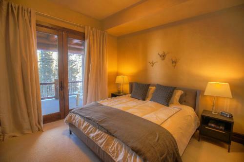 Prospect Falls Getaway - Effervescent Paradise Townhome