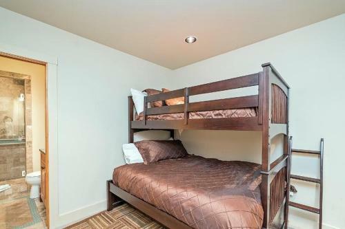 Pacific Ave West 412 - Alpine Dream
