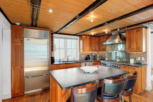 Pacific Ave West 412 - Alpine Dream