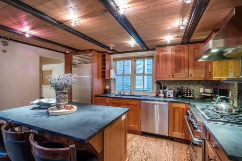 Pacific Ave West 412 - Alpine Dream