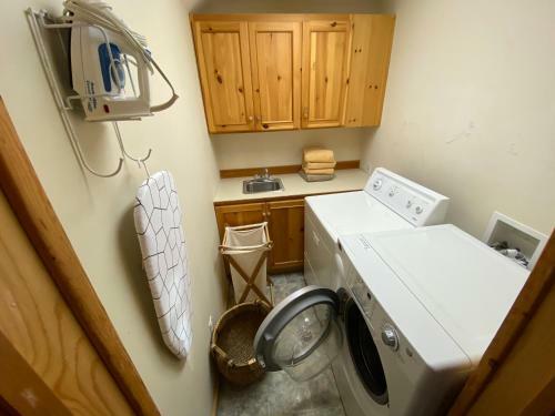 Double Eagle B2 - A Picturesque Cabin