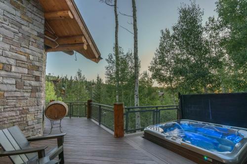 Vischer Drive 131 - Slopeside