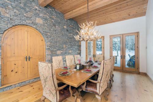Founder's Retreat By Exceptional Stays