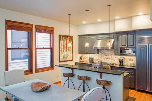 Pacific Ave West 530 - Town Jewel